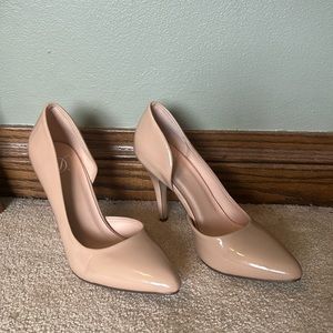 Pink neutral nude closed toe heels size 7